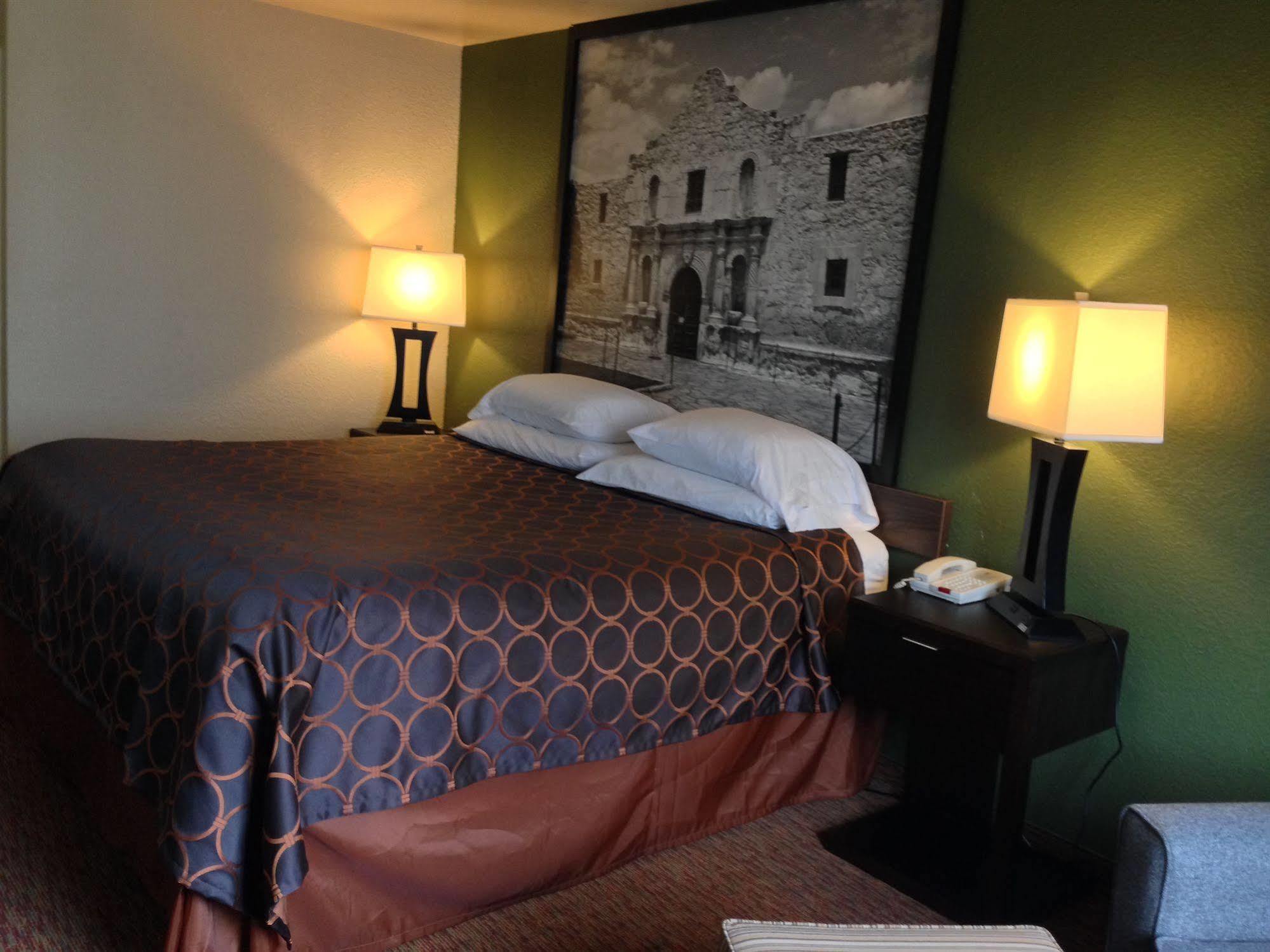 Surestay Plus By Best Western San Antonio Airport Екстер'єр фото